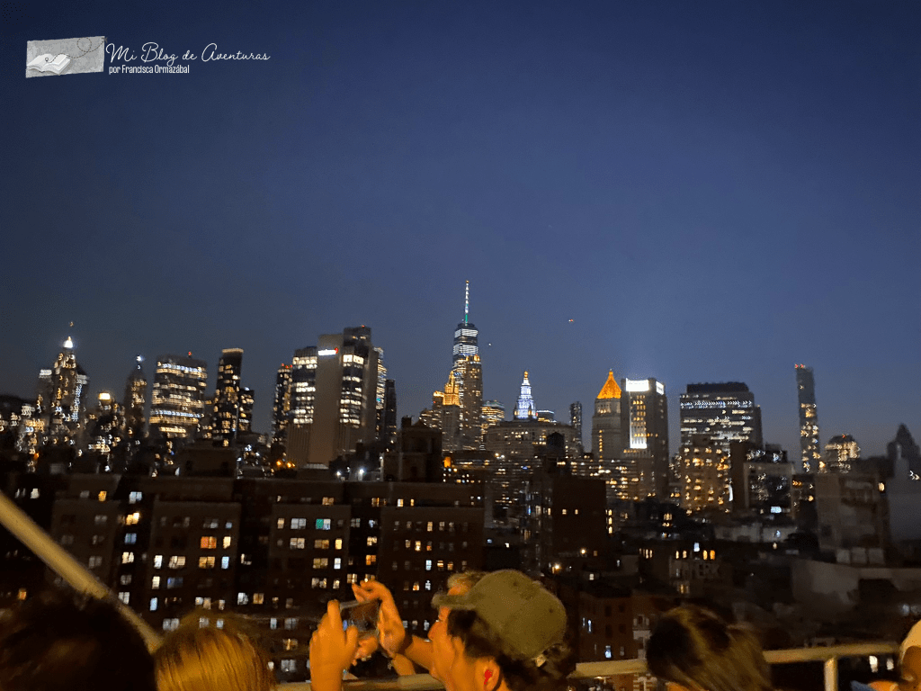 Paseo en bus turístico por el Puente de Manhattan de noche en nueva york | Mi Blog de Aventuras | 2023