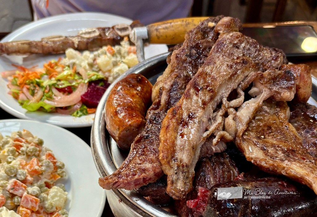 Típico asado urugayo en el Mercado del Puerto | Mi Blog de Aventuras | 2025